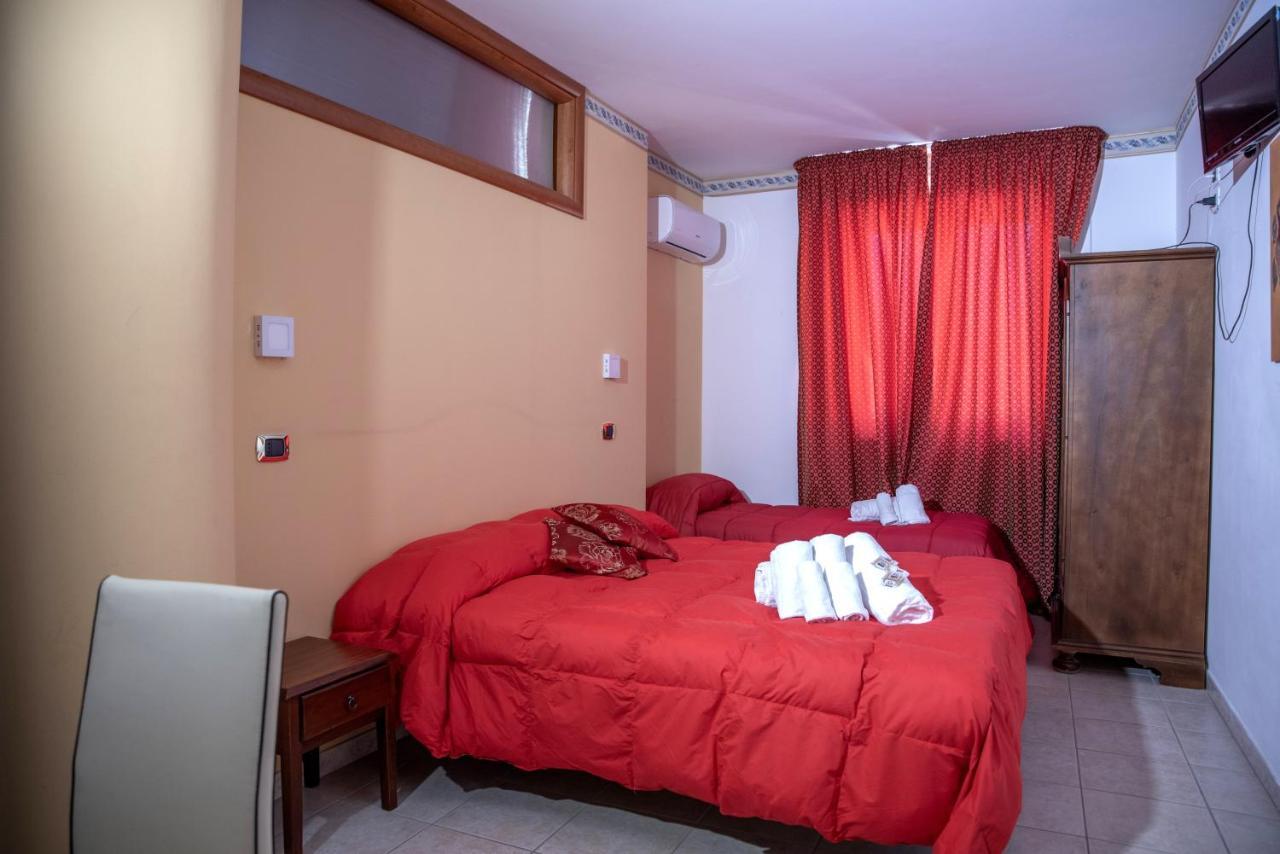 Carlo V - Holiday Rooms ポルト・エンペードクレ エクステリア 写真